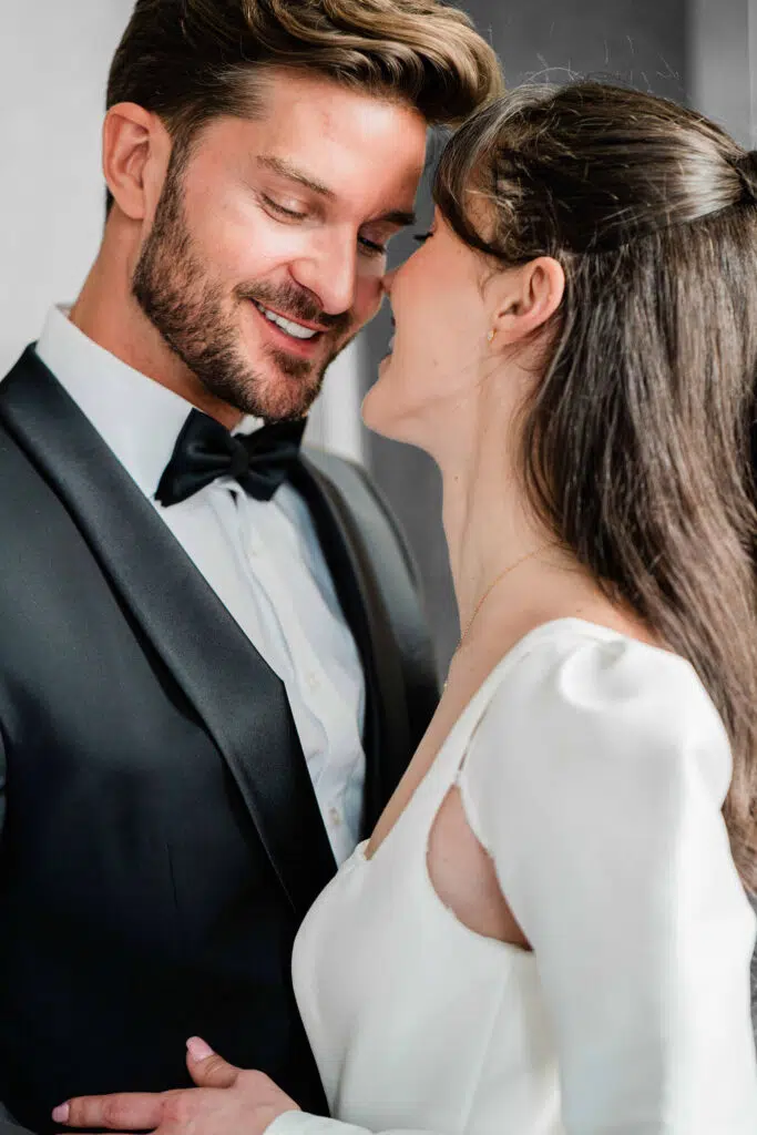 Brautpaar klassisch elegant mit bräutigam im black tie look
